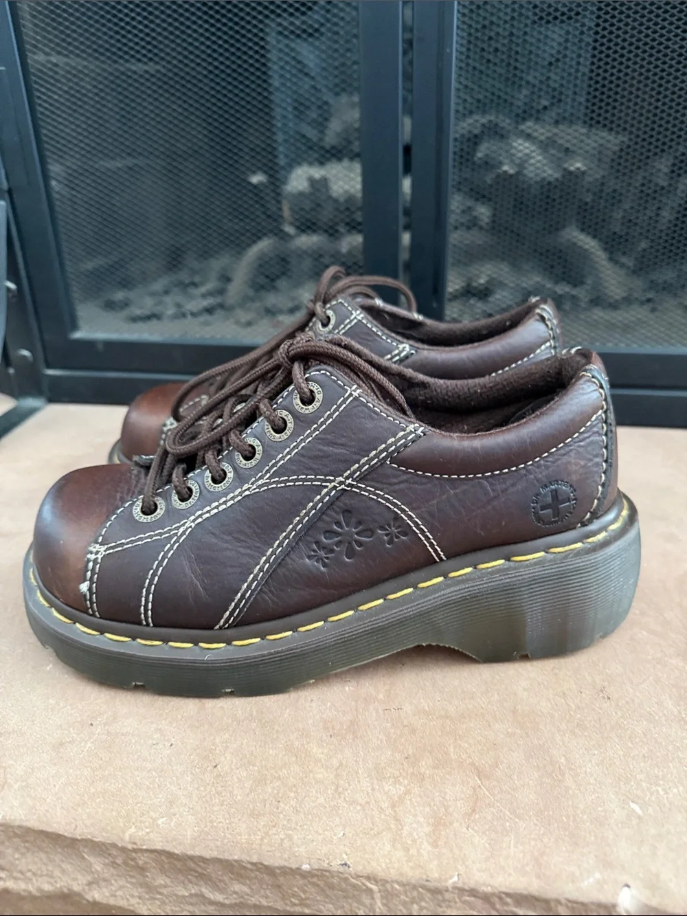 Dr. Martens Melissa 12283 VTG Y2K Brown Leather Lace-Up Daisy Embossed Chunky